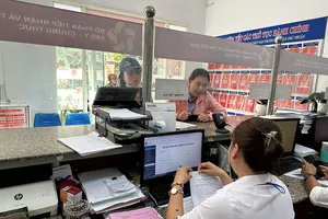 Lý do chưa thể bỏ hoàn toàn giấy xác nhận cư trú 