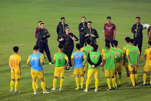 Chọn tuổi SEA Games 32, HLV Troussier chấp tuổi tại Doha Cup 