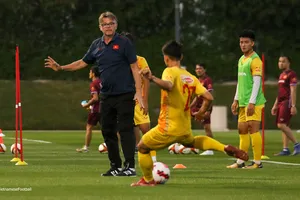 HLV Troussier giải bài toán bàn thắng 