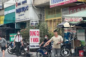 Sẽ xử lý những người thu phí ô tô bỏ túi riêng 