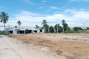 Nhà đất tăng rao bán 'ăn theo' cao tốc thông xe 