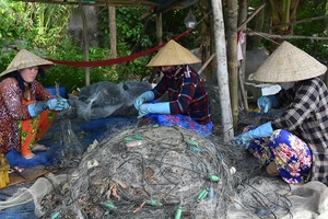 “…Lấy chồng nghề biển hồn treo cột buồm” 