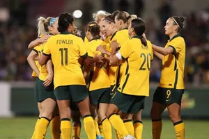 Lượt trận cuối, chủ nhà Úc bị vây tứ phía