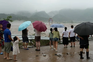 Trung Quốc lũ lụt nghiêm trọng, hàng trăm ngàn người phải sơ tán 