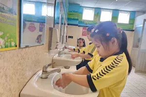 Bệnh đau mắt đỏ phức tạp, trường học khẩn trương phòng ngừa