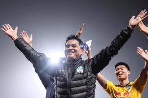 HLV Kiatisak ngấm với V-League hơn là Thai-League