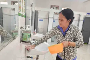 Thực hiện các khoản thu: Mỗi trường 1 kiểu