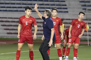 Troussier tìm cách giải bài toán khó Iraq