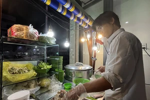 Lên đời cho xe hủ tiếu gõ Sài Gòn