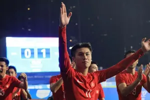 Thắng Trung Quốc 2-1, HLV Jorn Andersen của Hong Kong tạo dấu ấn đậm