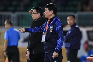 Thử thách cực độ cho HLV Vũ Tiến Thành và Kiatisak