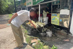 Hố ga nước thải bị hư, gây ô nhiễm môi trường