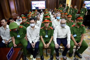 Áp lực chung chi dội xuống các đăng kiểm viên