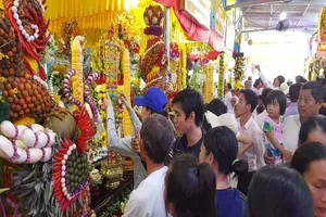 Rực rỡ đèn hoa tại đại lễ của đạo Cao Đài