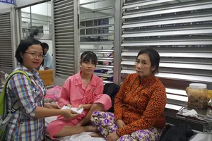 Hơn 40 triệu từ 'người dưng tốt bụng' giúp em Sương trị bệnh