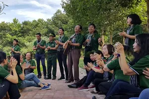“Các anh ơi, về đây nghe tôi hát“