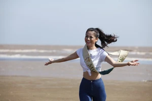 Hoa hậu Phương Khánh trồng cây rừng