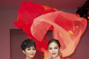 H'Hen Niê đọ sắc với Miss Universe tại New York Fashion Week