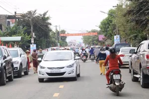 Ngàn người vui trên cây cầu mới qua sông Thu Bồn