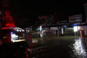 Đi đón người thân, một người bị lũ cuốn tử vong