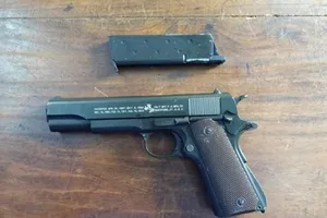 2 nhóm thanh niên truy sát bằng 'hàng nóng' trên cầu