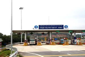 Xe 10 tấn tạm dừng lưu thông trên cao tốc Quảng Nam