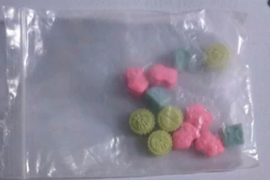 'Kiều nữ' bán thuốc lắc ở quán bar.