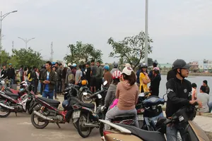 Thi thể người đàn ông trên hồ điều hòa nước