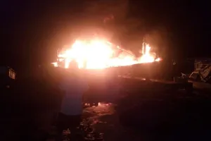 Tàu cá 3 tỉ đồng ở cửa biển Sa Cần bị cháy rụi