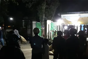 Cầm rựa truy sát cha, chém tử vong hàng xóm