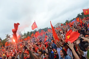 CĐV Quảng Nam vỡ òa hạnh phúc khi Việt Nam gỡ hòa