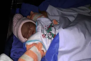 Một bé sơ sinh bị bỏ rơi ở bệnh viện ngày mồng 3 Tết