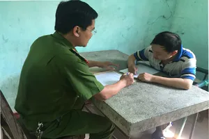 Khống chế cụ bà hàng xóm cướp 3,9 triệu đồng