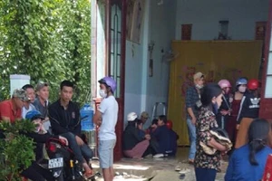 Thăm cháu, phát hiện 2 vợ chồng con trai tử vong trên giường