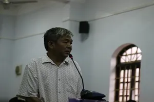 Tạm dừng xét xử vì giám đốc nhập viện trên đường đến tòa