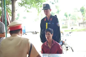 Phát hiện bả chó trong ba lô của thanh niên trốn truy nã