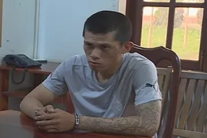 Kẻ trộm gí dao vào cổ chủ nhà lấy thêm tiền