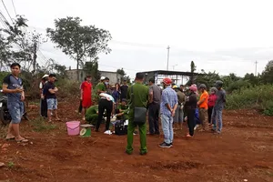 Xót xa bé sơ sinh tử vong bị bỏ trong thùng rác