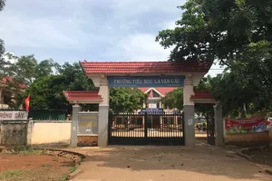 Hiệu trưởng tự ý chia đều học bổng của HS nghèo cho cả trường