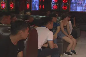Gần 100 người phê ma túy trong quán bar, karaoke