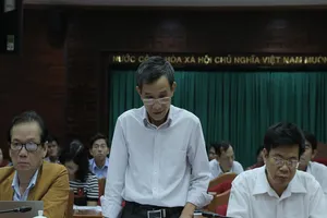 Ông Nguyễn Như Bút, Chủ tịch UBND huyện Buôn Đôn phát biểu tại buổi họp báo. Ảnh: HUY TRƯỜNG