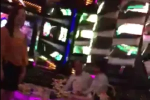 Kết quả xác minh thông tin viện trưởng huyện hát karaoke 'ôm'