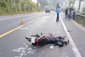 Va chạm với container, 1 người chết thảm