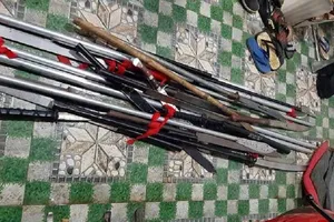 Nhóm thanh niên cầm lựu đạn hẹn nhau huyết chiến