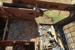 Khởi tố vụ xe múc bị đốt cháy đen trong rẫy