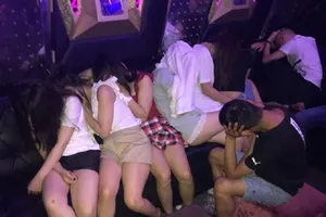 Tổ chức tiệc sinh nhật bằng ma túy trong quán karaoke