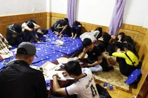 Nhóm nam nữ thuê biệt thự để bay lắc