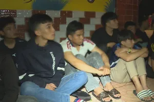 Ngăn chặn hơn 30 thanh thiếu niên mang mã tấu đi hỗn chiến