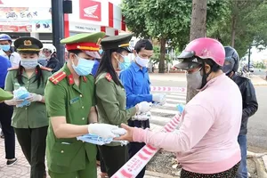 Khẩu trang y tế miễn phí trong mùa dịch COVID-19