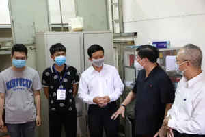 Đắk Lắk:Thăm hỏi lực lượng phòng chống dịch ở khu cách ly 